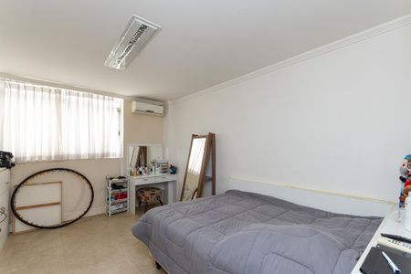 Apartamento à venda com 235m², 4 quartos e 1 vaga Apartamento à venda com 235m², 4 quartos e 1 vagaQuarto 1