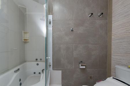 Apartamento à venda com 235m², 4 quartos e 1 vaga Apartamento à venda com 235m², 4 quartos e 1 vagaBanheiro do quarto 4 Suíte