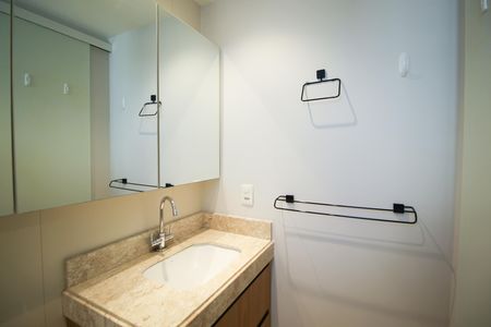 Banheiro da Suíte  de apartamento para alugar com 1 quarto, 52m² em Vila Olímpia, São Paulo