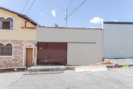 Casa para alugar com 100m², 2 quartos e 1 vagaFachada