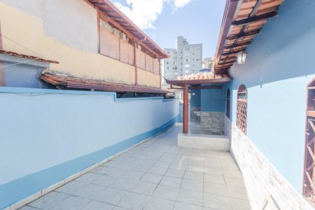 Casa para alugar com 100m², 2 quartos e 1 vagaGaragem/Entrada