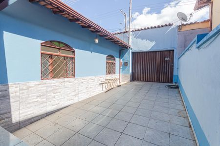 Casa para alugar com 100m², 2 quartos e 1 vagaGaragem/Entrada
