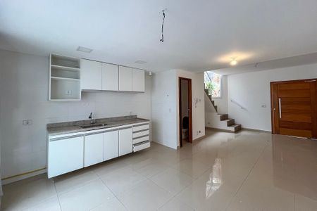 Sala/Cozinha de casa de condomínio à venda com 2 quartos, 85m² em Vila Brasilio Machado, São Paulo