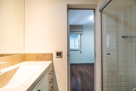 Apartamento à venda com 140m², 3 quartos e 1 vaga Apartamento à venda com 140m², 3 quartos e 1 vagaBanheiro da Suíte 1
