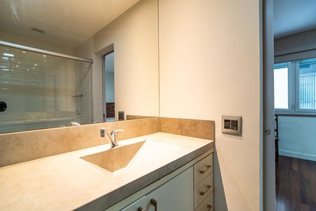 Apartamento à venda com 140m², 3 quartos e 1 vaga Apartamento à venda com 140m², 3 quartos e 1 vagaBanheiro da Suíte 1