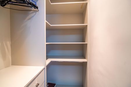 Apartamento à venda com 140m², 3 quartos e 1 vaga Apartamento à venda com 140m², 3 quartos e 1 vagaCloset da Suíte 1