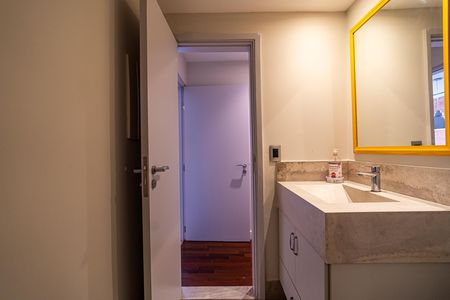 Apartamento à venda com 140m², 3 quartos e 1 vaga Apartamento à venda com 140m², 3 quartos e 1 vagaBanheiro Social