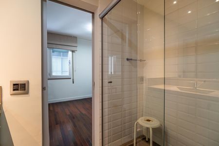 Apartamento à venda com 140m², 3 quartos e 1 vaga Apartamento à venda com 140m², 3 quartos e 1 vagaBanheiro da Suíte 1