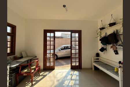 Casa à venda com 3 quartos, 205m² em Vila Manoel Ferreira, Campinas