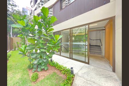 Apartamento à venda com 93m², 2 quartos e 2 vagas Apartamento à venda com 93m², 2 quartos e 2 vagasEntrada do prédio