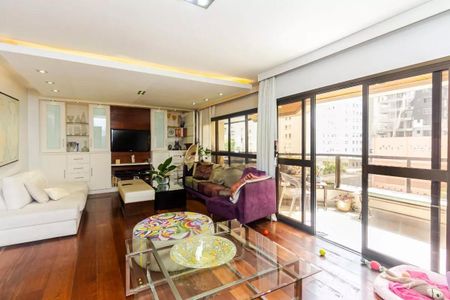 Apartamento à venda com 195m², 4 quartos e 3 vagasSala com móveis modernos e decoração minimalista, com vista para a cidade.