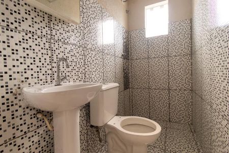 Banheiro de kitnet/studio para alugar com 1 quarto, 16m² em Centro, Curitiba