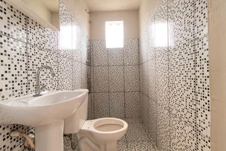 Banheiro de kitnet/studio para alugar com 1 quarto, 16m² em Centro, Curitiba