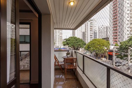 Sacada de apartamento à venda com 3 quartos, 120m² em Indianópolis, São Paulo