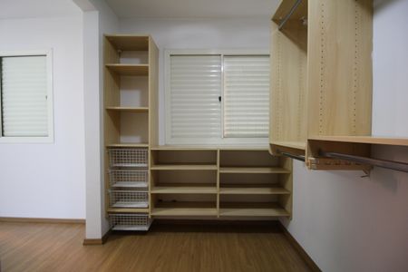 Apartamento para alugar com 100m², 2 quartos e 2 vagasCloset da suíte 1