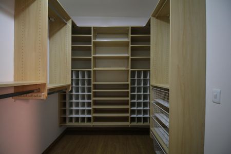 Apartamento para alugar com 100m², 2 quartos e 2 vagasCloset da suíte 1