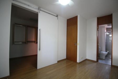 Apartamento para alugar com 100m², 2 quartos e 2 vagasSuíte 1