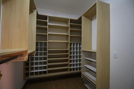 Apartamento para alugar com 100m², 2 quartos e 2 vagasCloset da suíte 1