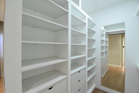 Casa para alugar com 280m², 3 quartos e 4 vagasCloset da Suíte