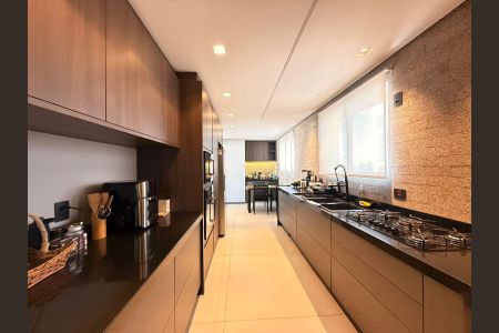 Apartamento à venda com 223m², 3 quartos e 4 vagas