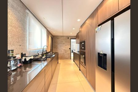 Apartamento à venda com 223m², 3 quartos e 4 vagas
