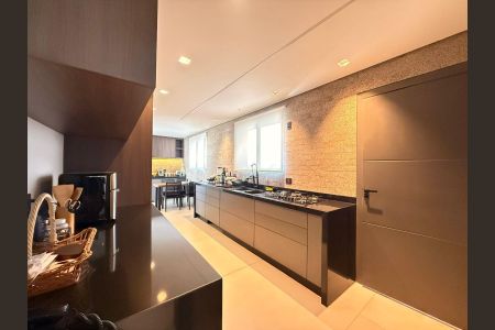 Apartamento à venda com 223m², 3 quartos e 4 vagas