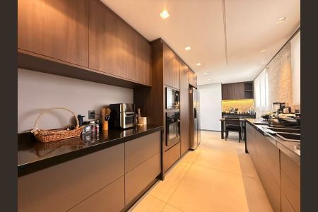 Apartamento à venda com 223m², 3 quartos e 4 vagas