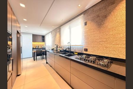 Apartamento à venda com 223m², 3 quartos e 4 vagas