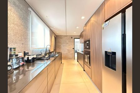 Apartamento à venda com 223m², 3 quartos e 4 vagas