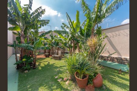 Casa de condomínio à venda com 120m², 3 quartos e 4 vagasCondomínio