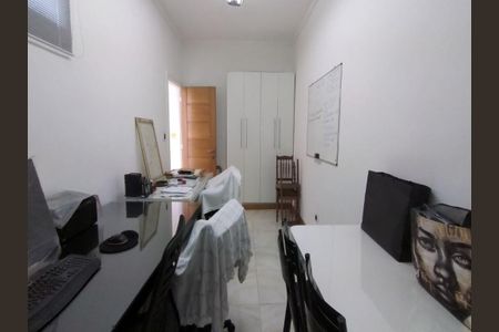 Casa à venda com 219m², 3 quartos e 4 vagas