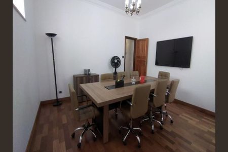 Casa à venda com 219m², 3 quartos e 4 vagas
