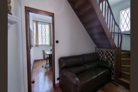 Casa à venda com 219m², 3 quartos e 4 vagas
