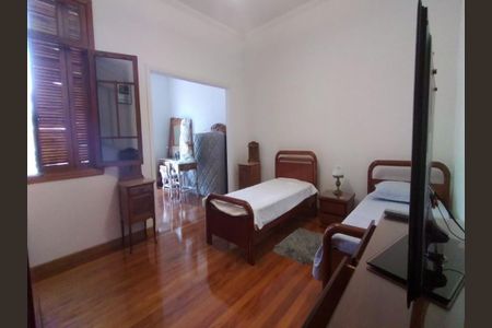 Casa à venda com 219m², 3 quartos e 4 vagas