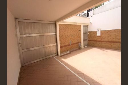 Casa à venda com 219m², 3 quartos e 4 vagas