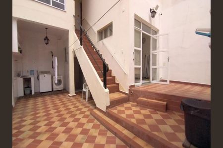 Casa à venda com 219m², 3 quartos e 4 vagas