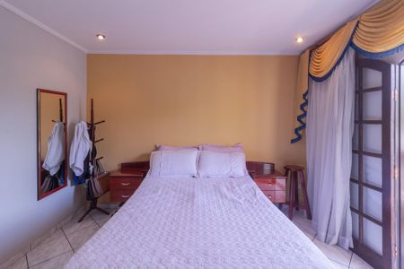 Casa à venda com 3 quartos, 205m² em Parque Novo Oratório, Santo André