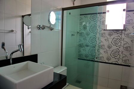 Casa para alugar com 140m², 3 quartos e 2 vagasSuíte - Banheiro