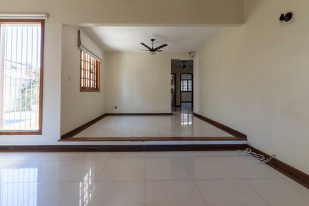 Casa à venda com 3 quartos, 405m² em Itaipu, Niterói