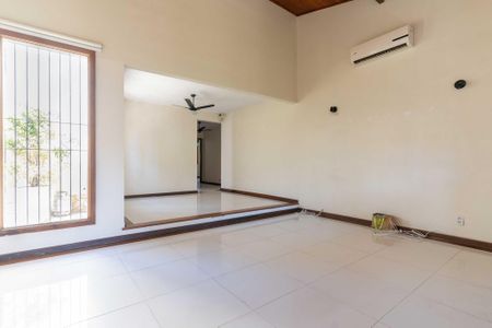 Casa à venda com 3 quartos, 405m² em Itaipu, Niterói