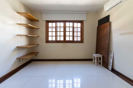 Casa à venda com 3 quartos, 405m² em Itaipu, Niterói