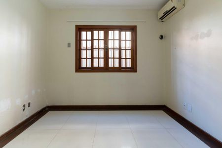 Casa à venda com 3 quartos, 405m² em Itaipu, Niterói
