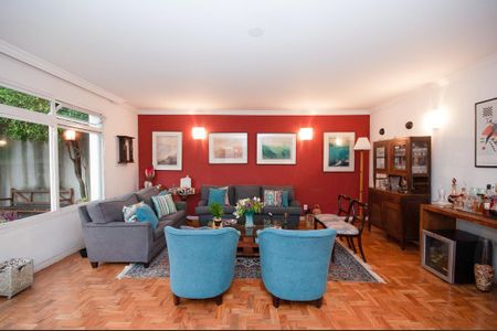 Casa à venda com 270m², 8 quartos e 2 vagas