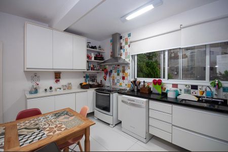 Casa à venda com 270m², 8 quartos e 2 vagas