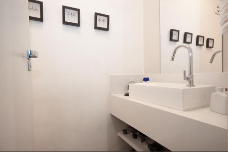 Casa à venda com 270m², 8 quartos e 2 vagas