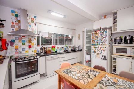Casa à venda com 270m², 8 quartos e 2 vagas