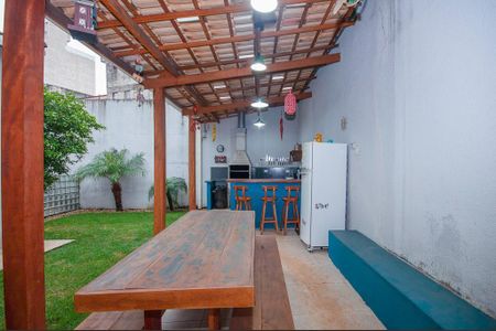 Casa à venda com 270m², 8 quartos e 2 vagas