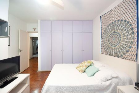 Casa à venda com 8 quartos, 270m² em Vila Ipojuca, São Paulo