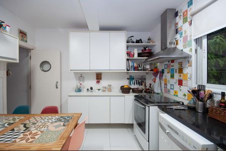 Casa à venda com 270m², 8 quartos e 2 vagas