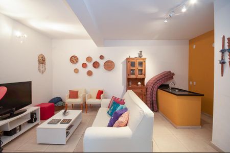 Casa à venda com 8 quartos, 270m² em Vila Ipojuca, São Paulo